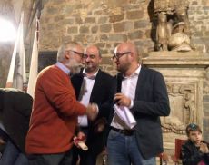 Il Comune di Montalcino ha premiato Ugo Martini per la sua 50° apparizione da suonatore di tamburo nella Sagra del Tordo 
