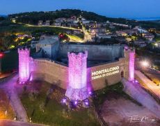 La Fortezza di Montalcino illuminata per il Giro d'Italia