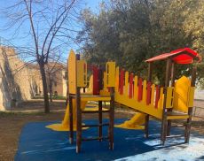 Nuovi giochi nei parchi delle scuole delle frazioni di Montalcino