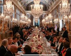 Re Carlo a Parigi, la cena di gala a Versailles