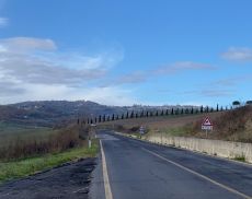 La strada che da Torrenieri porta a Montalcino prima dei lavori