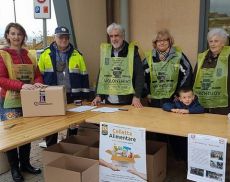 I volontari della Misericordia di Torrenieri e i soci del Comitato Coop locale hanno allestito un punto di raccolta durante la Giornata Nazionale della Colletta Alimentare