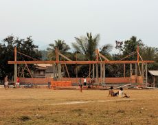 Una scuola in costruzione nel Laos
