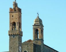 Le “due torri” di Montalcino: quella di Palazzo Comunale e il campanile della chiesa di Sant’Agostino