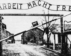 Ingresso di Auschwitz, Arbeit Macht Frei