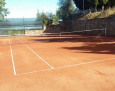 Il campo da tennis tornato nuovo grazie ai volontari della Libertas Montalcino