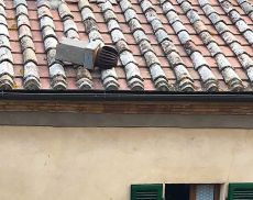 Il comignolo su un tetto di Via Boldrini