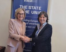 La vicepresidente Saccardi con la commissaria europea per i servizi finanziari Mairead McGuinnes