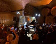 Il concerto nelle cantine Banfi di uno dei più grandi pianisti italiani, Danilo Rea